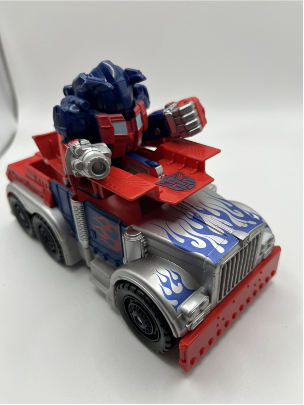Collectible 2008 Hasbro.TRANSFORMER OPTIMUS PRIME TRUCK tomy 6" L × 5" H